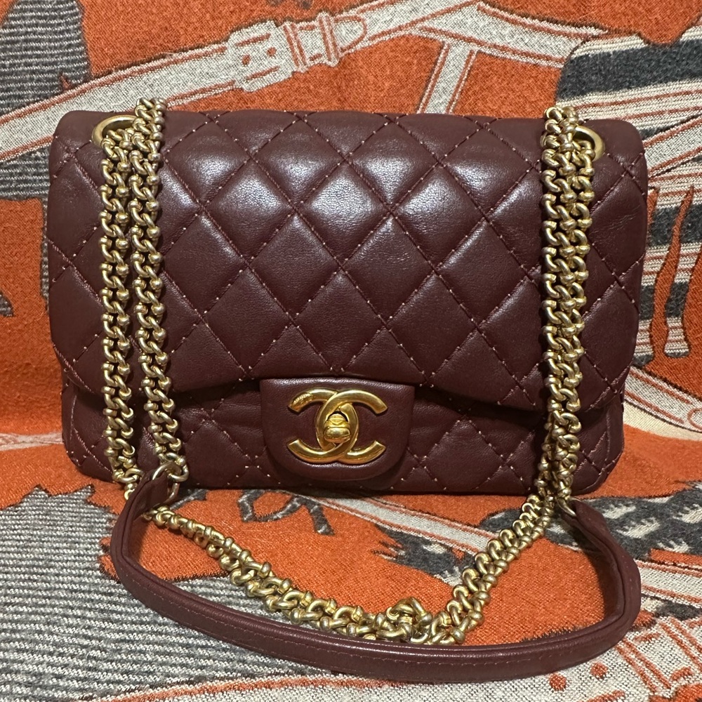 CHANEL ❤️🌟LIMITED EDITION DIAMOND-QUILT GOLD DOT STITCHING BORDEAUX FLAP BAG⭐️